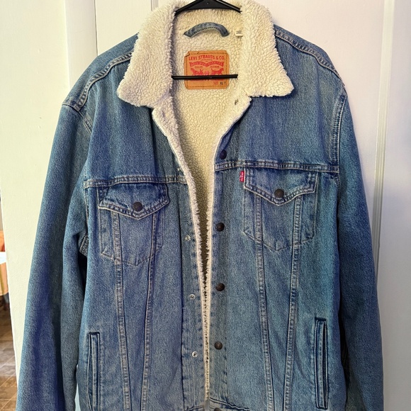 Levi’s Sherpa trucker jacket - Picture 1 of 3